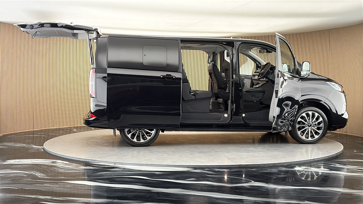More views of Ford E-Tourneo Custom