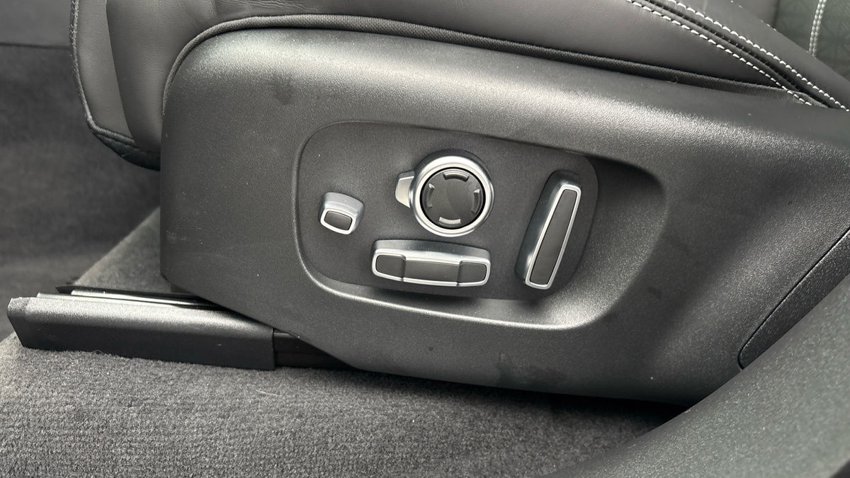 Land Rover Range Rover Velar Image 6