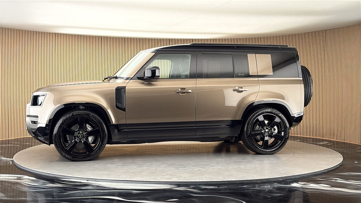 More views of Land Rover Defender 110