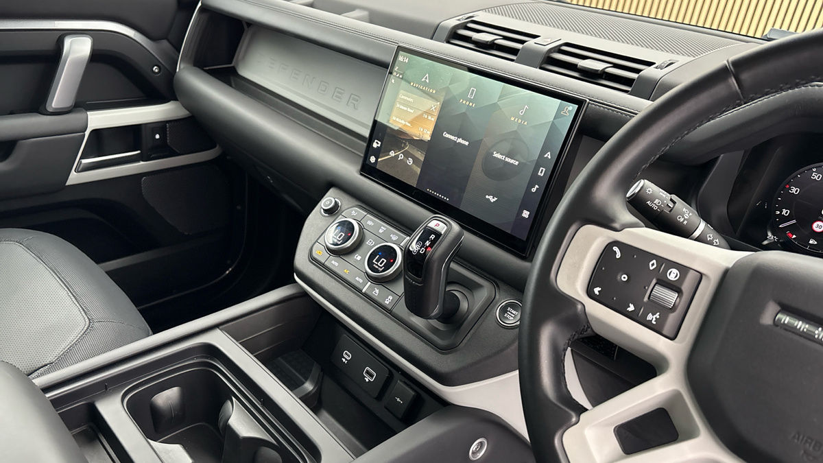 Land Rover Defender 90 Image 18