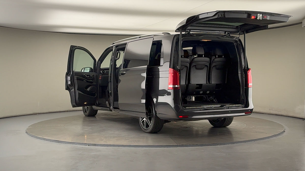 Mercedes-Benz V Class Image 23