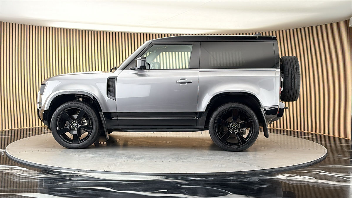 More views of Land Rover Defender 90