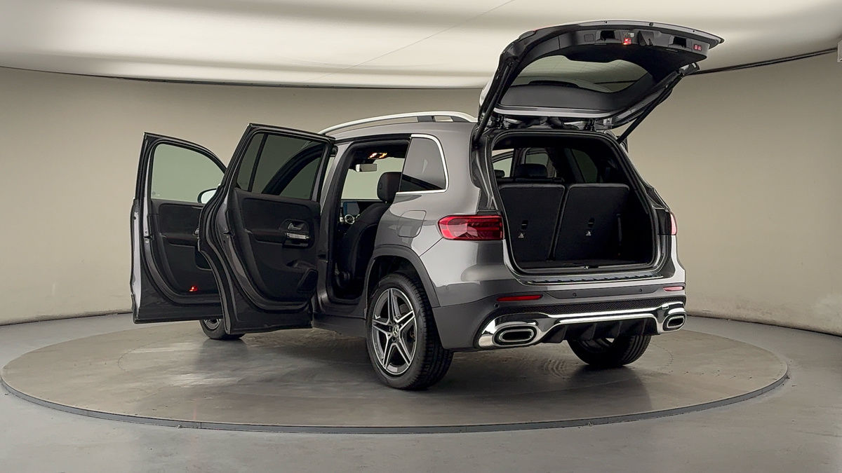 Mercedes-Benz GLB Image 23