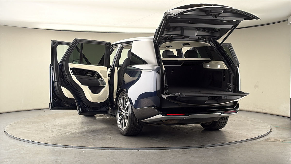 More views of Land Rover Range Rover