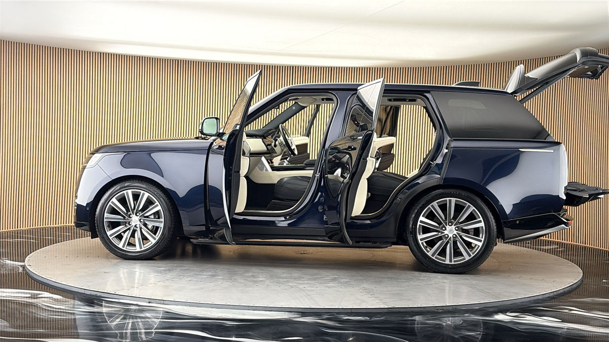 More views of Land Rover Range Rover