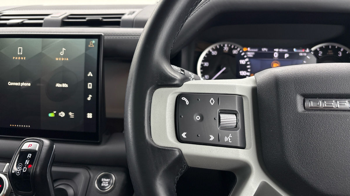 Land Rover Defender 110 Image 13