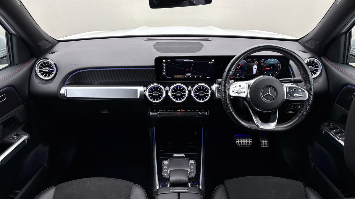 Mercedes-Benz GLB Image 12