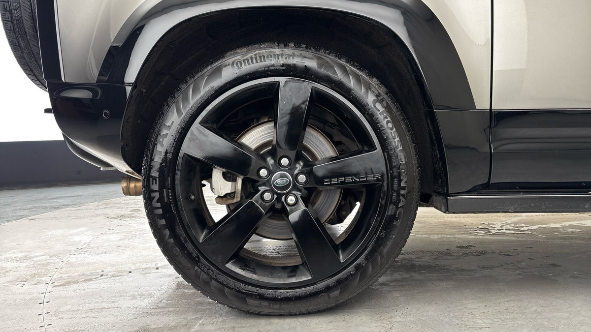 Land Rover Defender 90 Image 10