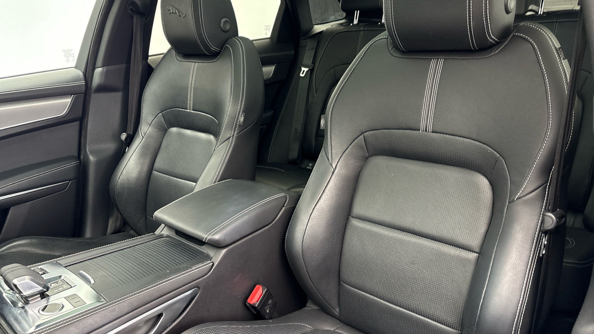 Jaguar F-PACE Image 7