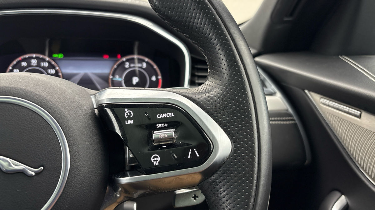 Jaguar F-PACE Image 14