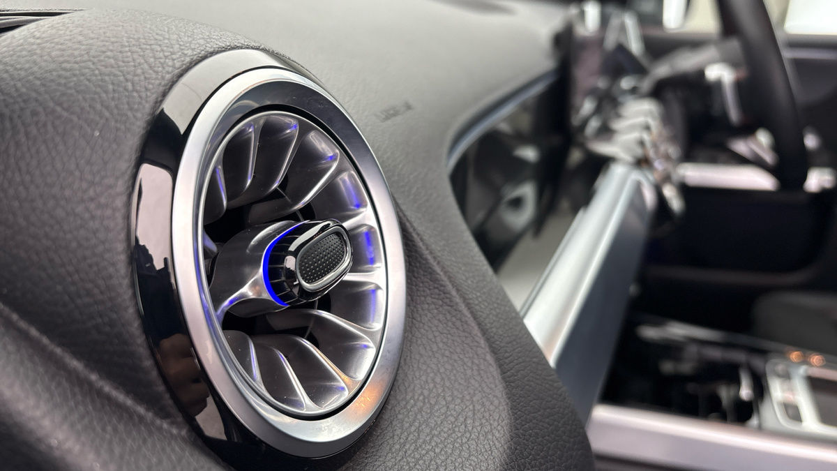 Mercedes-Benz GLB Image 6