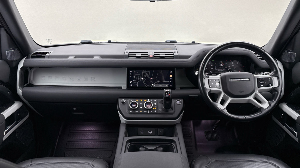 Land Rover Defender 110 Image 12