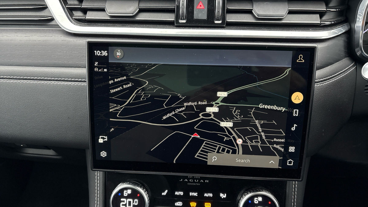 Jaguar F-PACE Image 17