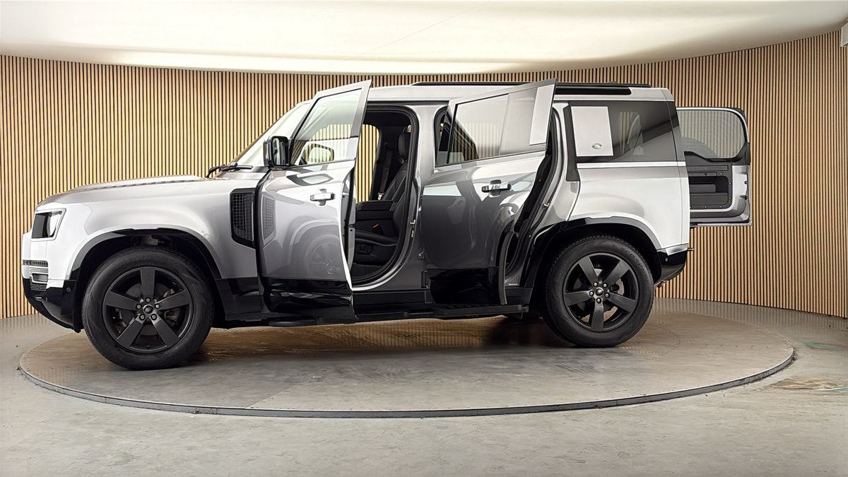 More views of Land Rover Defender 110