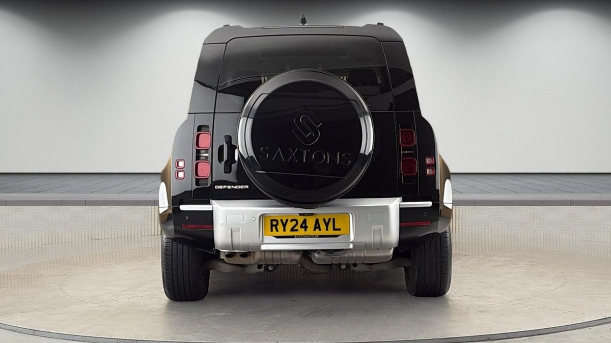 Land Rover Defender 110 Image 4