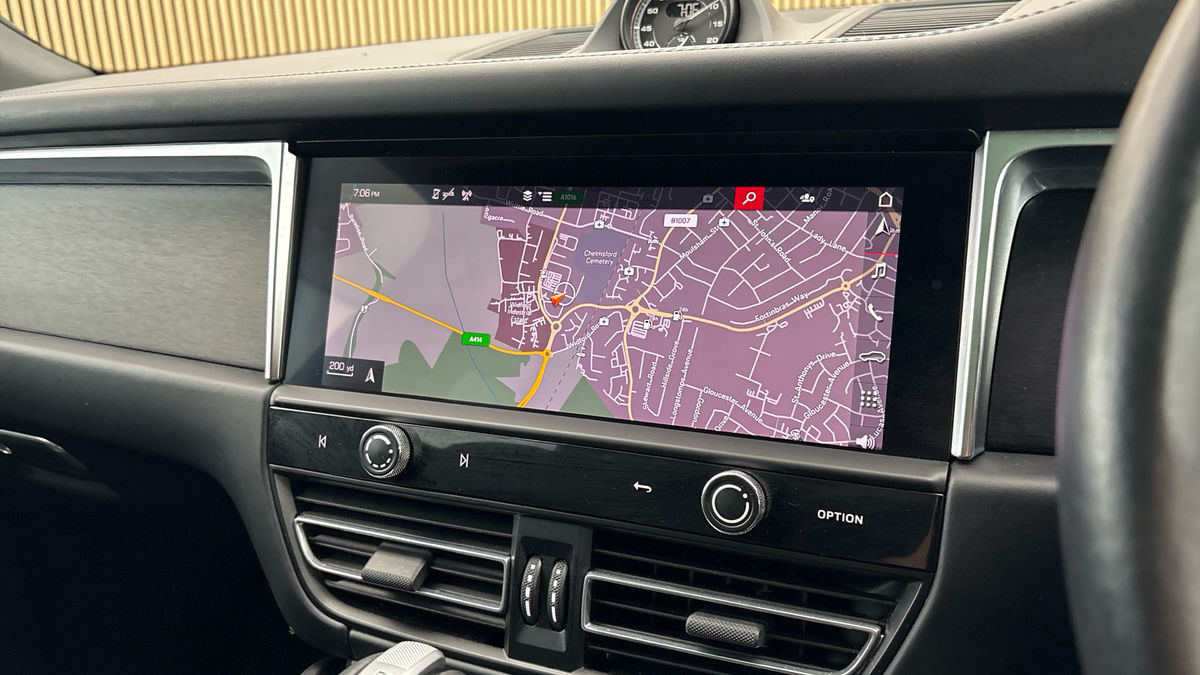 Porsche Macan Image 17