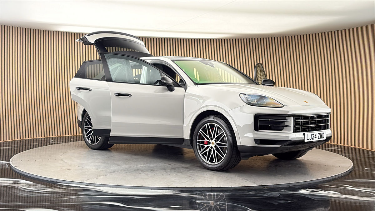 More views of Porsche Cayenne