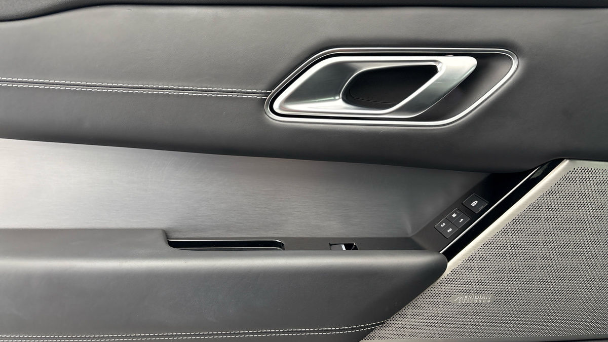 Land Rover Range Rover Velar Image 19