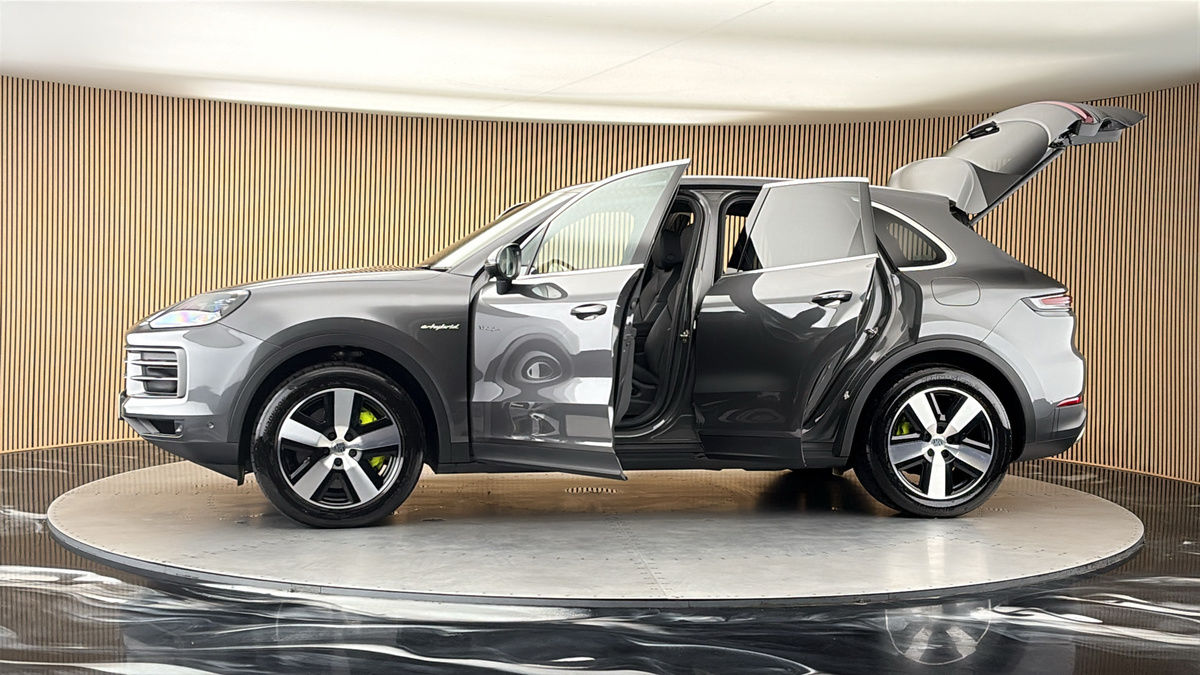 More views of Porsche Cayenne