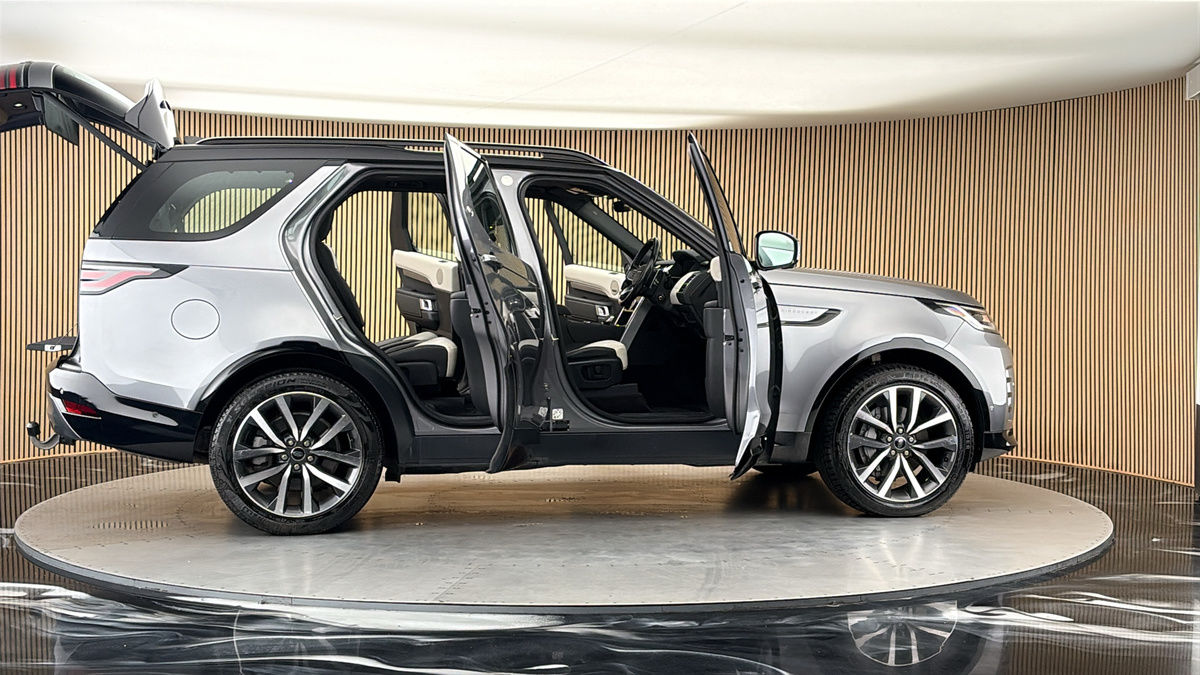 More views of Land Rover Discovery