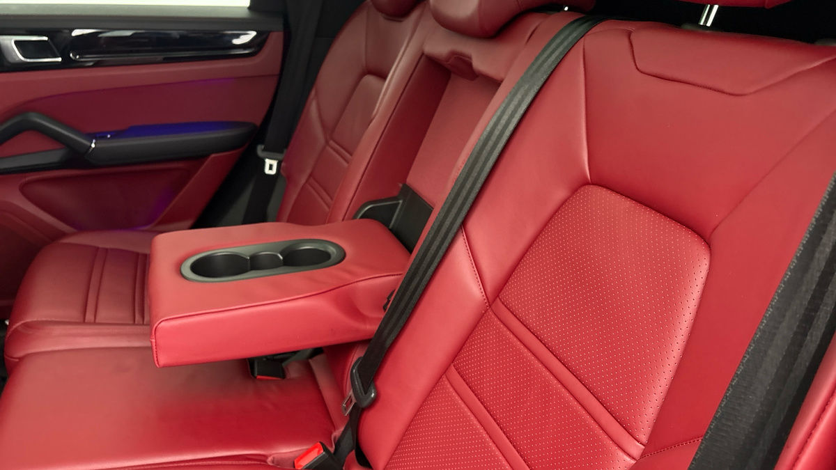 Porsche Cayenne Image 9