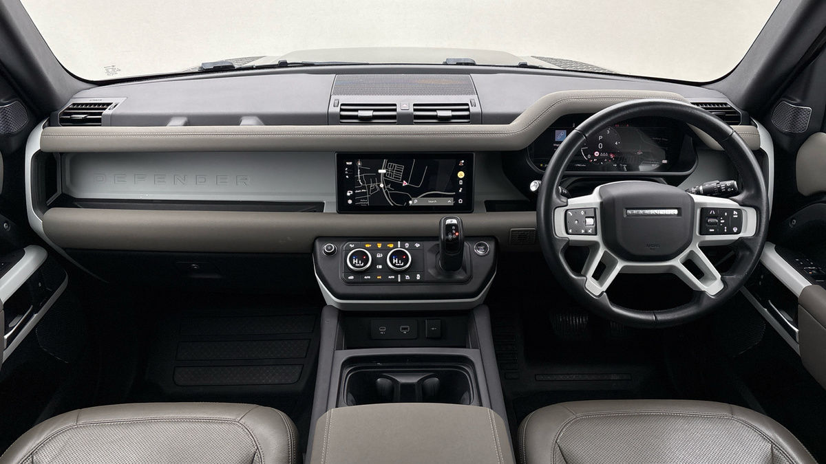 Land Rover Defender 110 Image 12