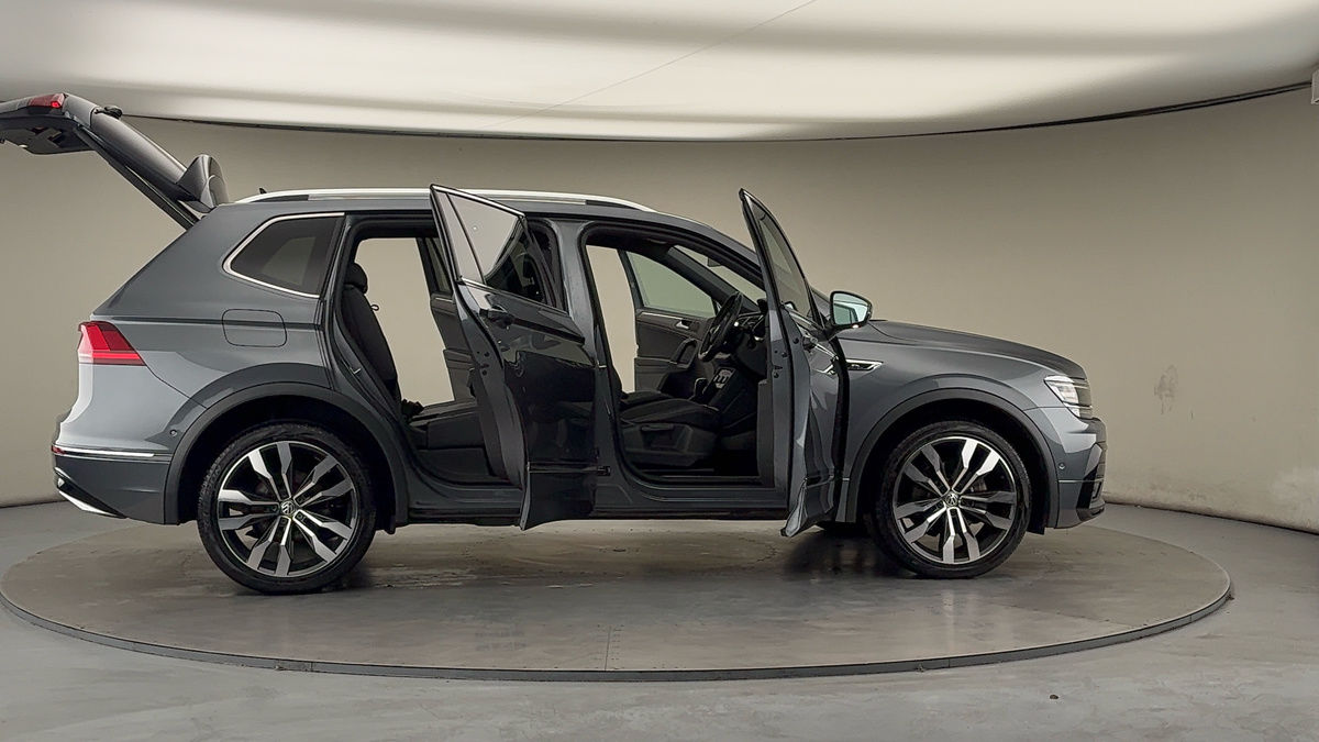 More views of Volkswagen Tiguan Allspace