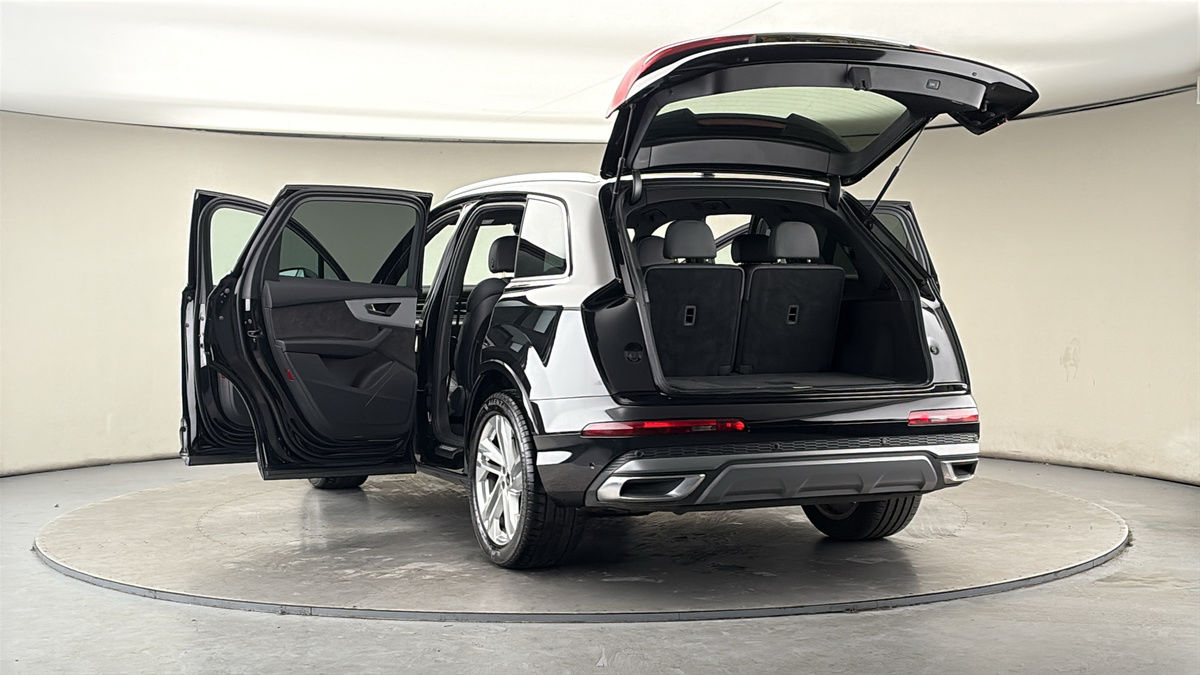 More views of Audi Q7