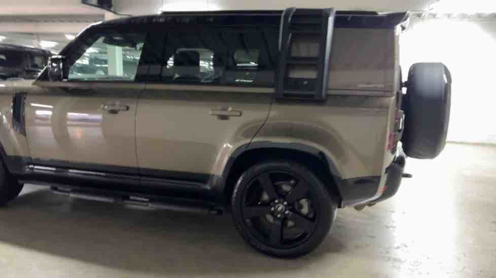 More views of Land Rover Defender 110