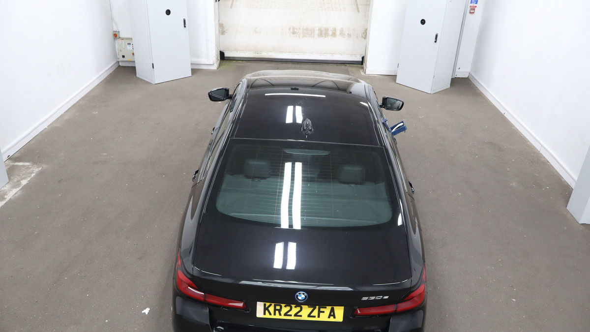 BMW 5 Series Image 8