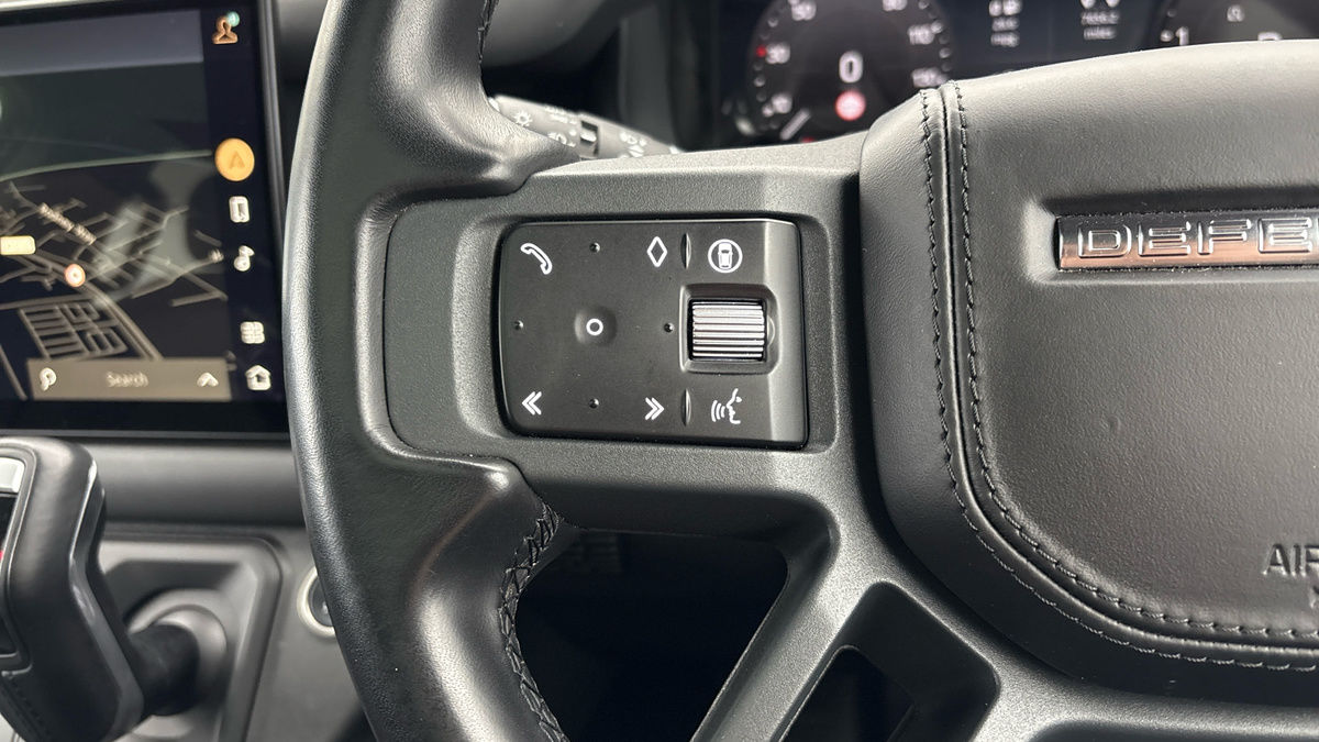 Land Rover Defender 110 Image 13