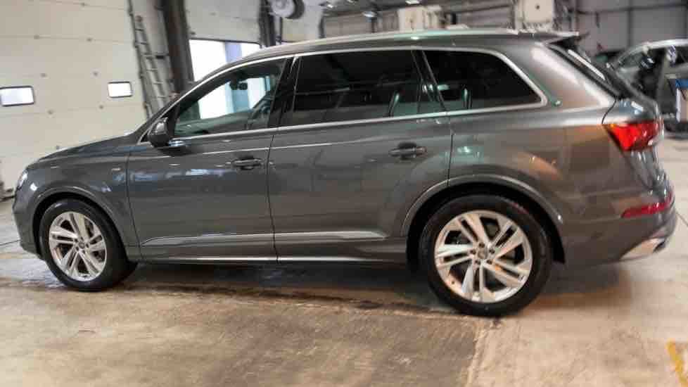 More views of Audi Q7