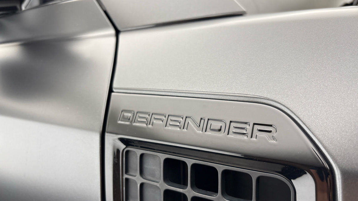 Land Rover Defender 90 Image 27
