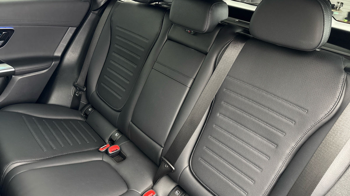 Mercedes-Benz GLC Image 8