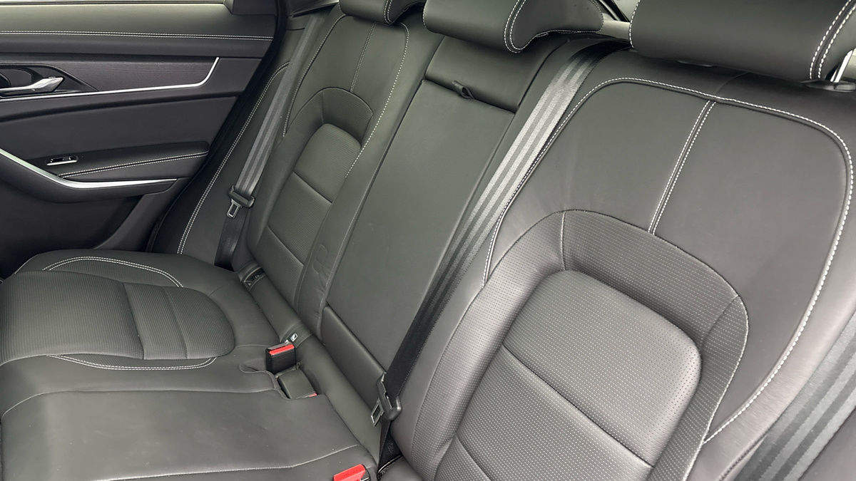 Jaguar F-PACE Image 8