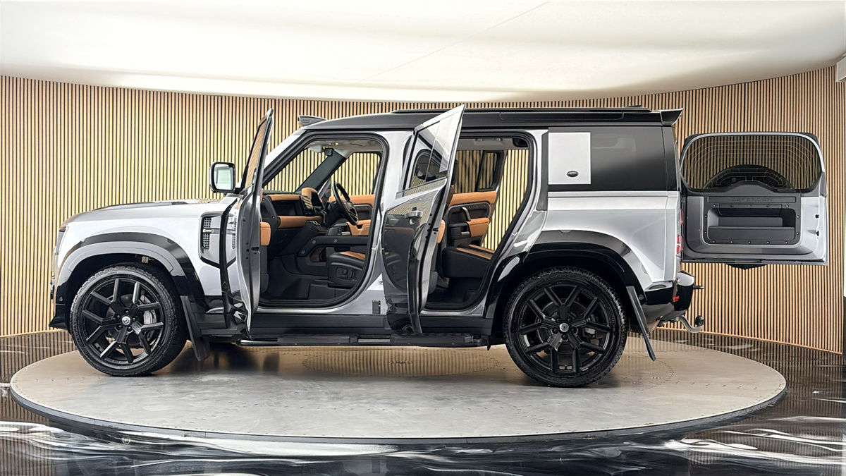 More views of Land Rover Defender 110