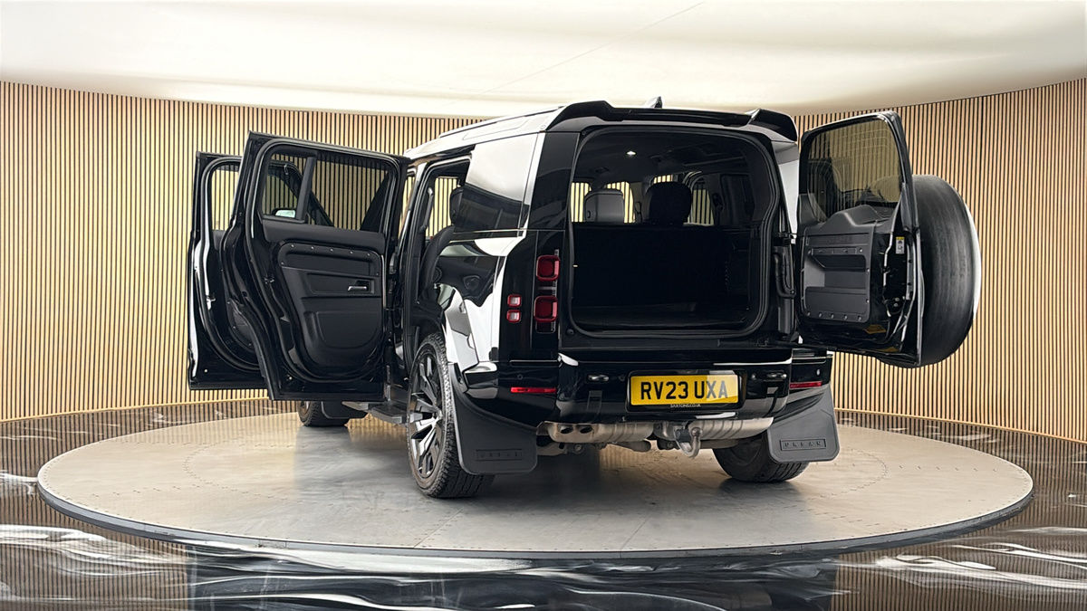 More views of Land Rover Defender 110