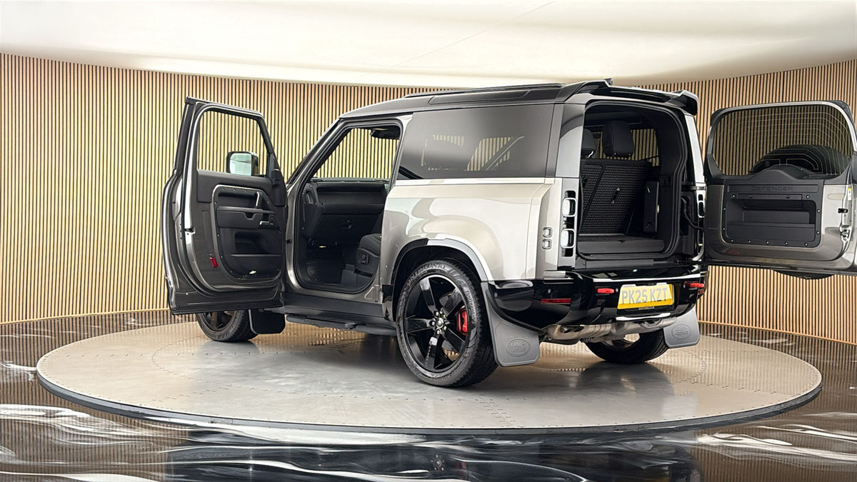 More views of Land Rover Defender 90
