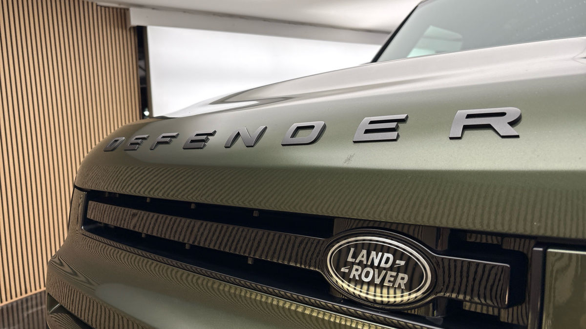 Land Rover Defender 90 Image 24