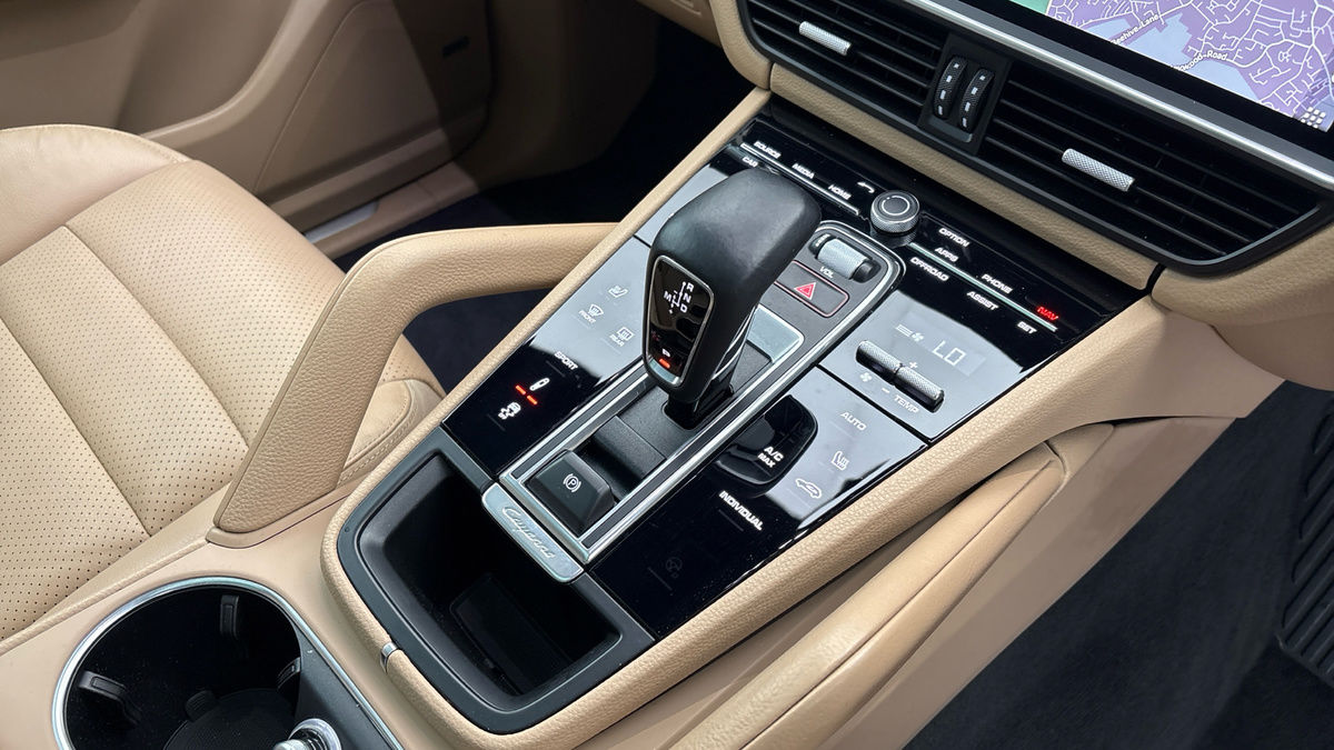 Porsche Cayenne Image 27