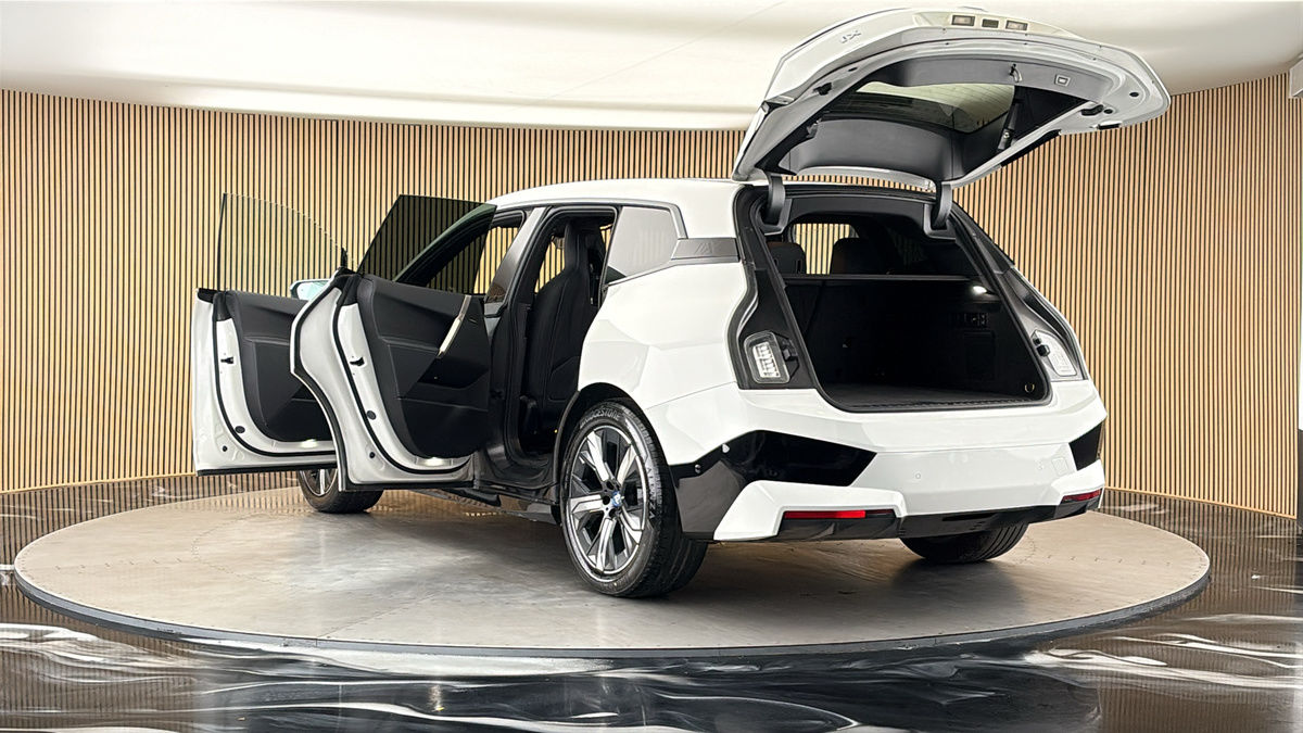 BMW iX Image 23
