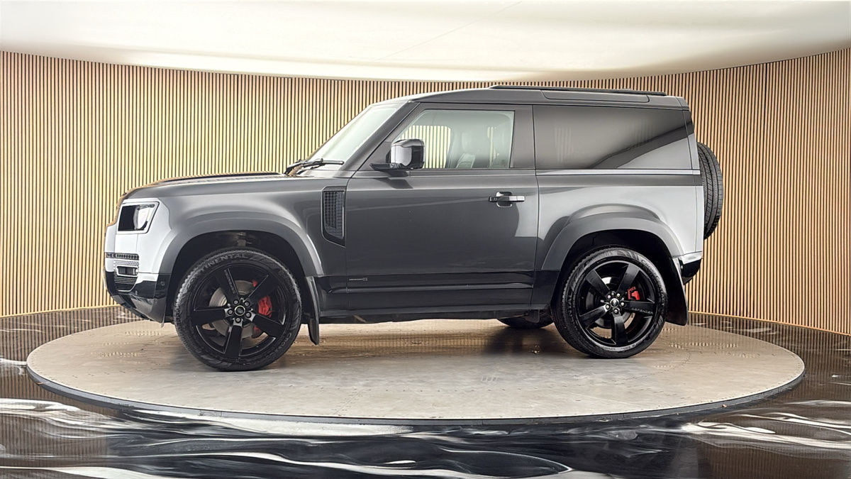 More views of Land Rover Defender 90