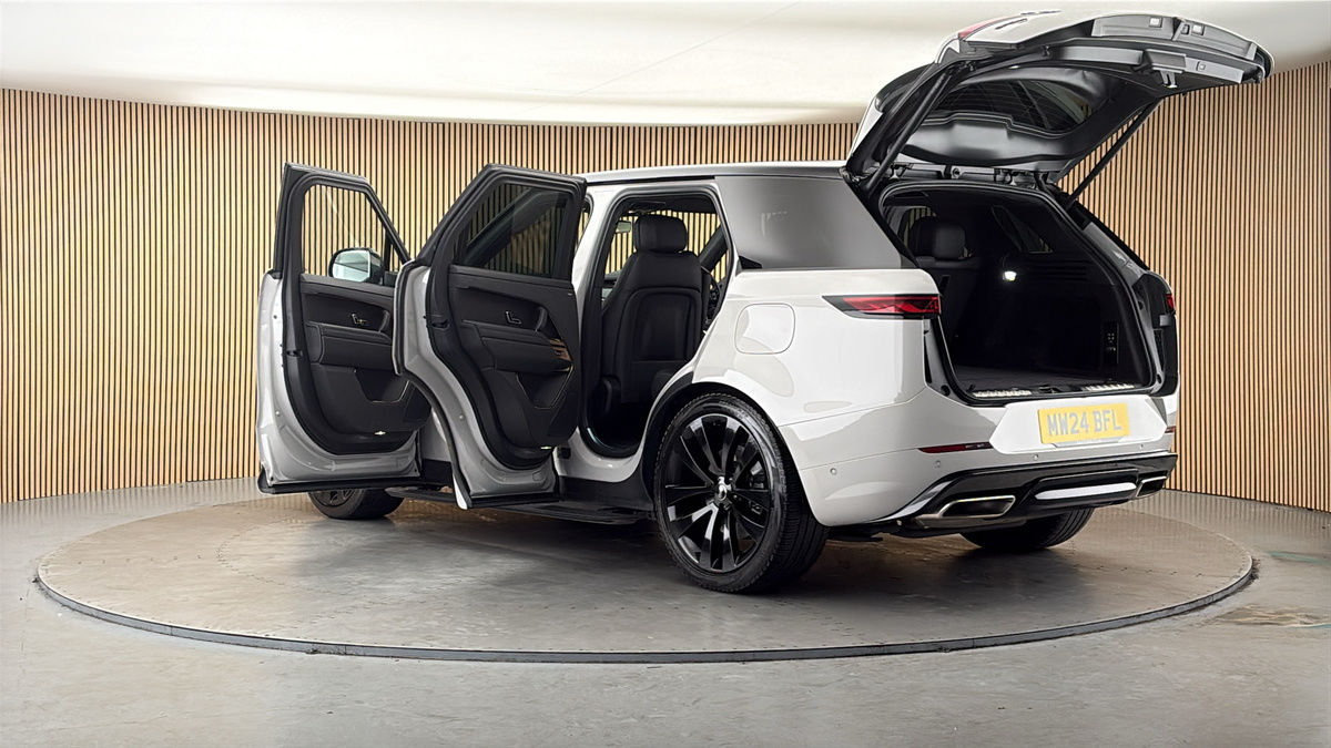More views of Land Rover Range Rover Sport