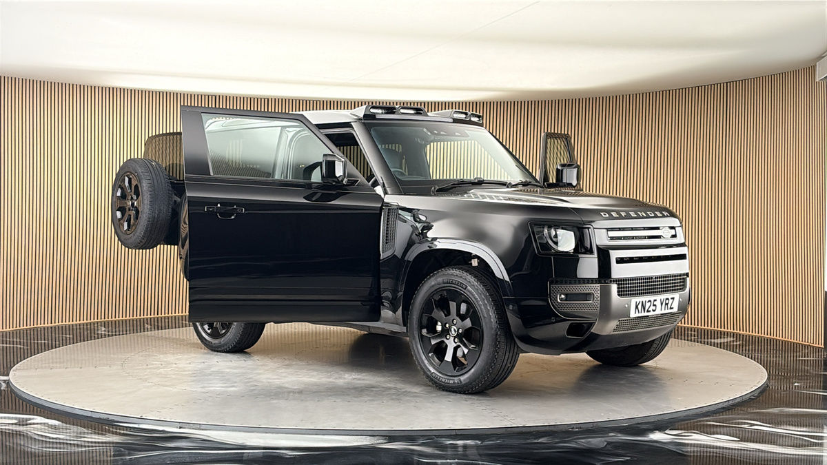 More views of Land Rover Defender 90