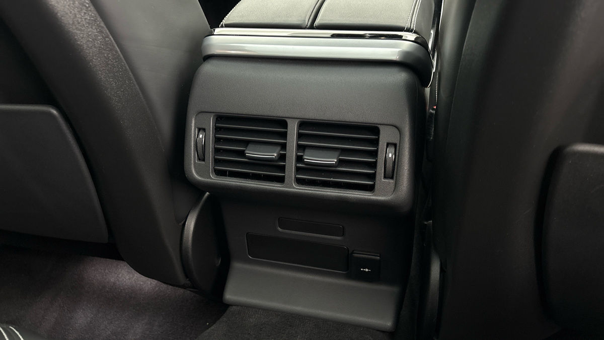 Land Rover Range Rover Velar Image 35
