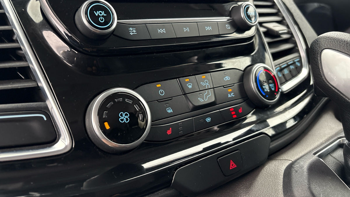 Ford Transit Custom Image 9