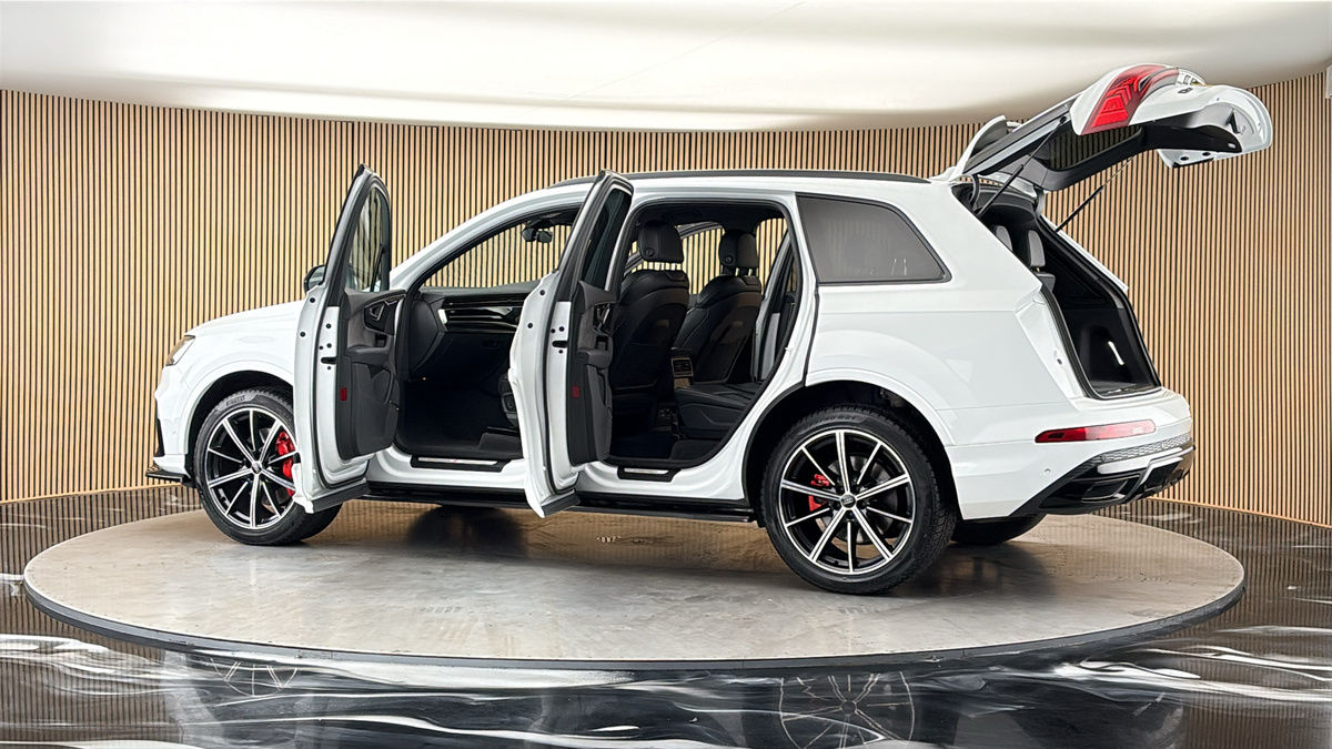 More views of Audi Q7