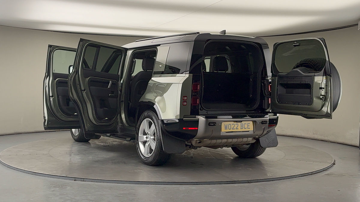 Land Rover Defender 110 Image 23