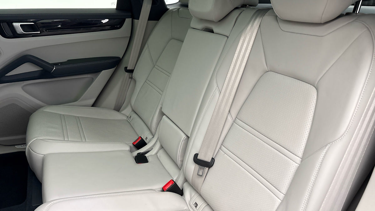 Porsche Cayenne Image 8