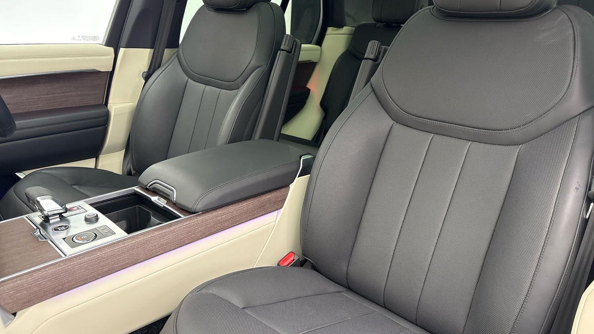 More views of Land Rover Range Rover